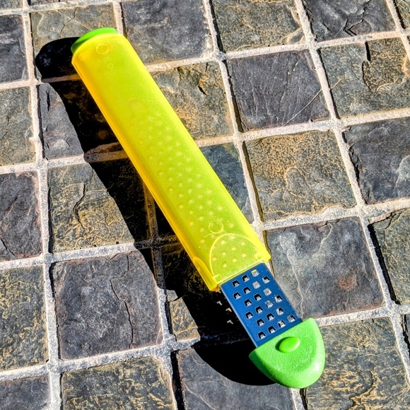 Trudeau Zest Micro Grater Stainless Steel Blade/Retractable Handle/Food Tool NIB - Picture 2 of 4